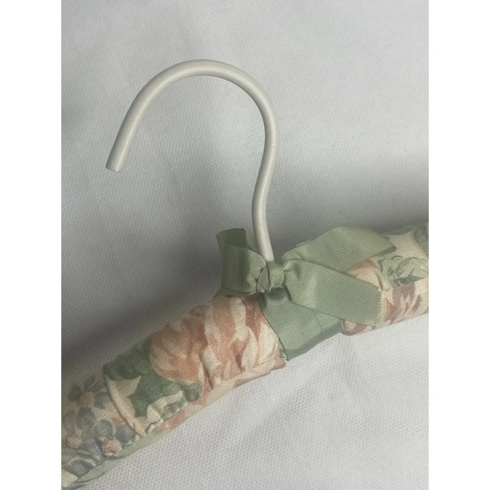 Vtg Floral Clothing Hangers Padded Satin Lot of 4 Shabby Chic Closet Core Pinks